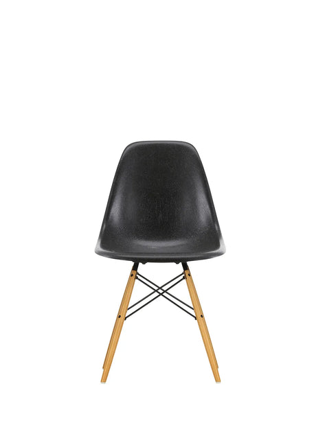 Eames Fiberglass Chair DSW, helles Ahorn von Vitra - Eames Elephant Hide Grey - Jacobsen Plus