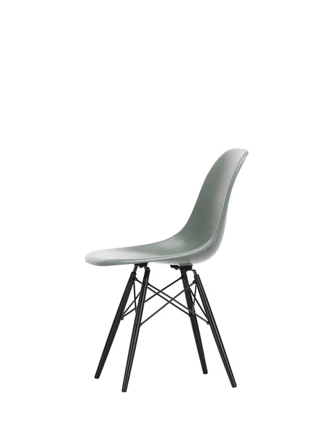 Eames Fiberglass Chair DSW, schwarz lackiert Ahorn fra Vitra - Eames Sea Foam Green - Jacobsen Plus