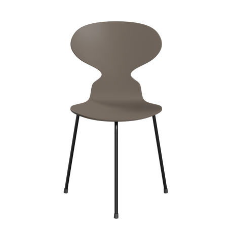3100 Ant Chair mit 3 Beinen, schwarzem Gestell von Arne Jacobsen - Lackiertes Furnier - Deep Clay (140) - Jacobsen Plus