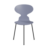3100 Myren med 3 ben, sort stel af Arne Jacobsen - Lakeret finér - Lavender Blue (810) - Jacobsen Plus