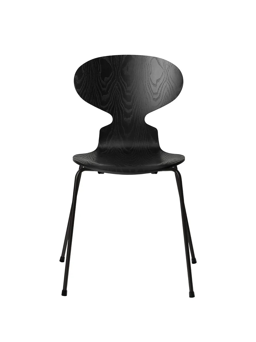 3101 Myren Stol i farvet ask af Arne Jacobsen
