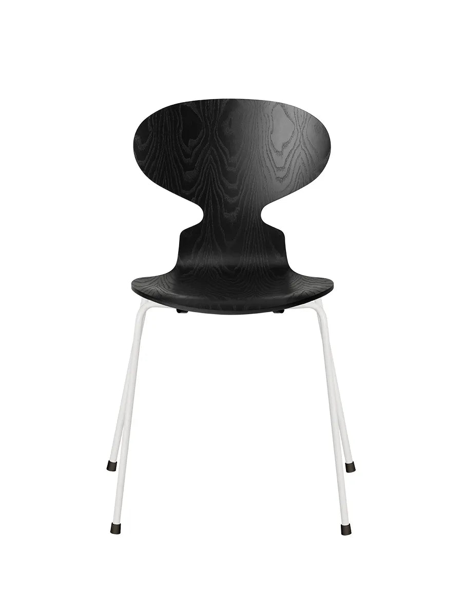 3101 Myren Stol i farvet ask af Arne Jacobsen