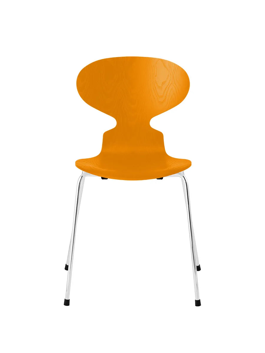 3101 Myren Stol i farvet ask af Arne Jacobsen