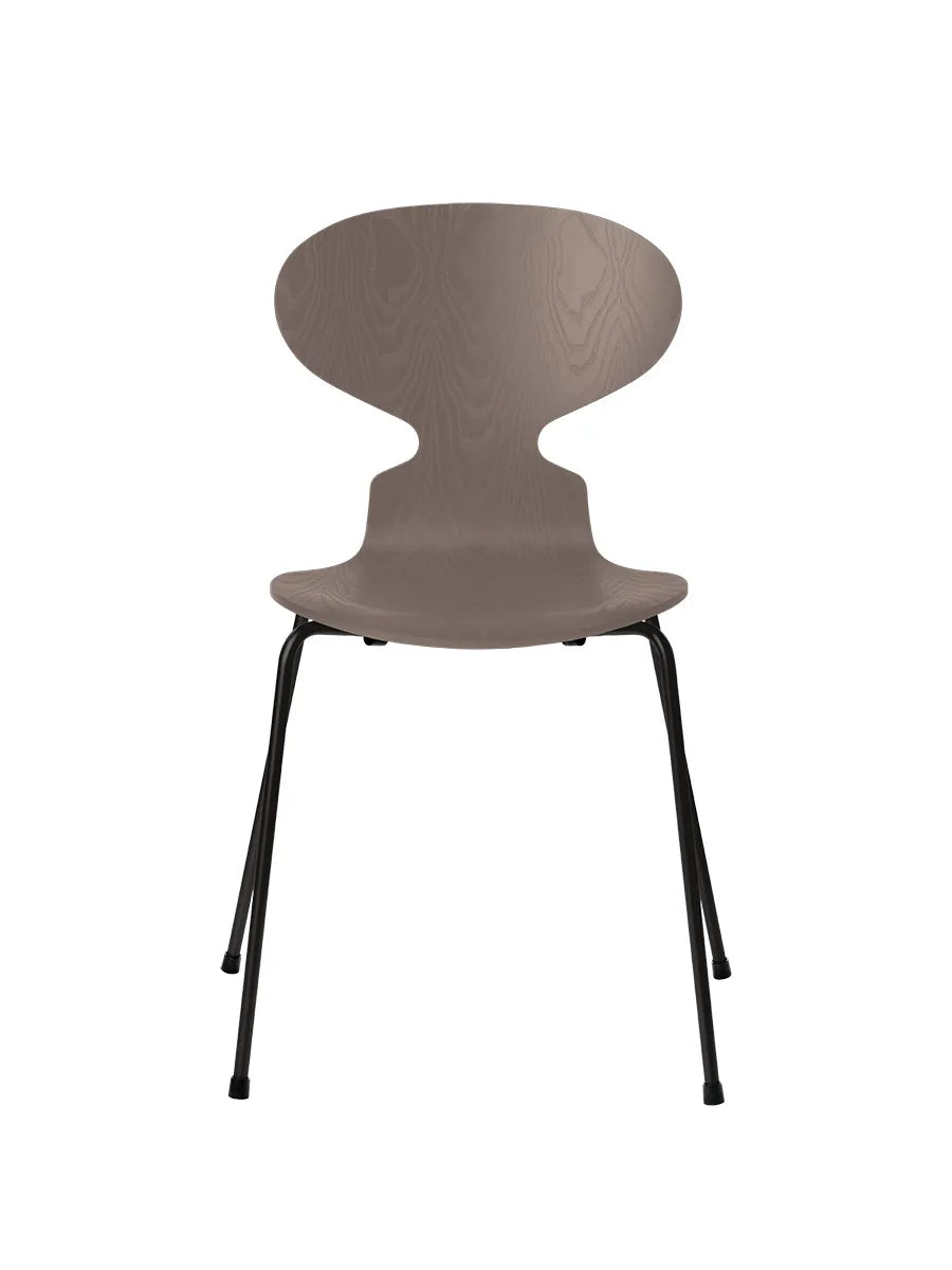 3101 Myren Stol i farvet ask af Arne Jacobsen