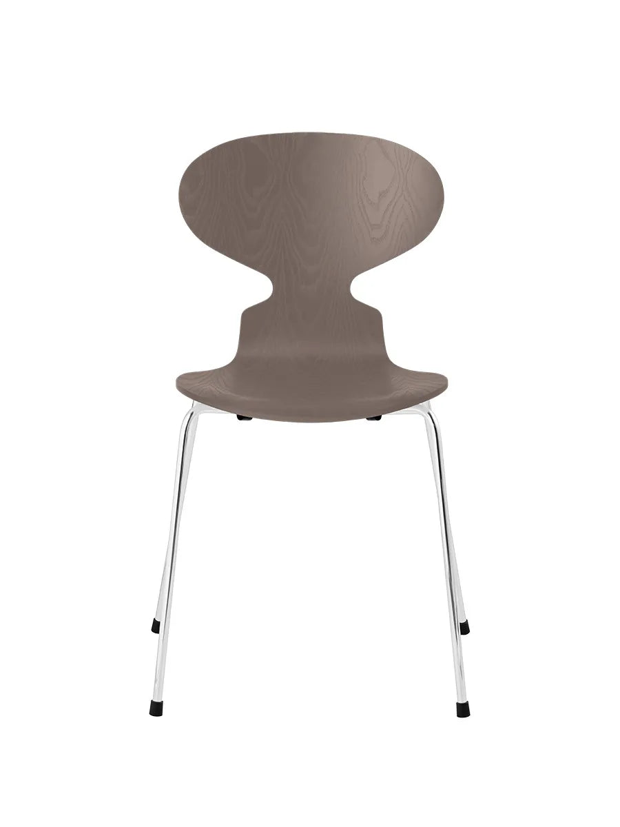 3101 Myren Stol i farvet ask af Arne Jacobsen