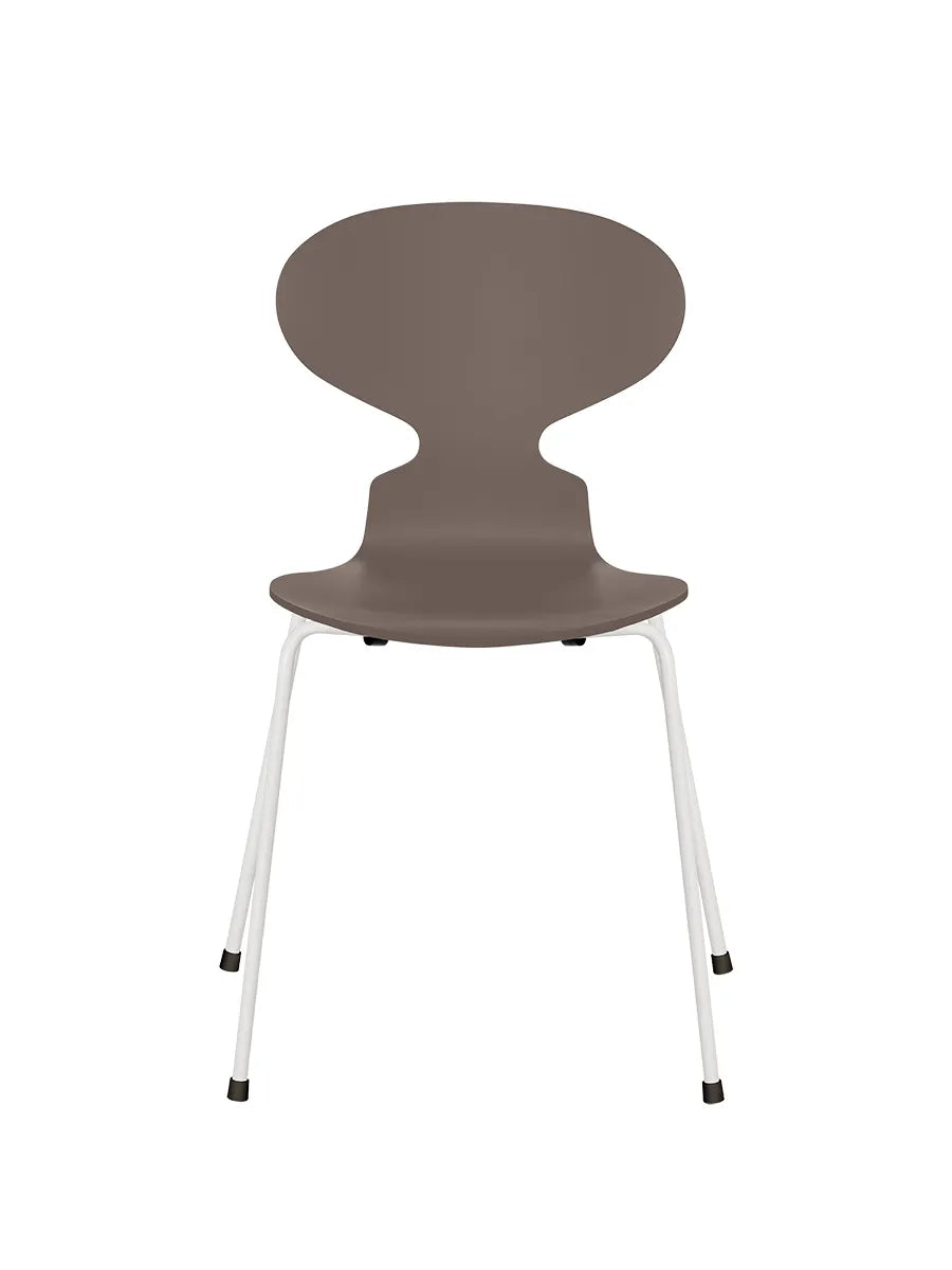 3101 Myren Stol lakeret af Arne Jacobsen