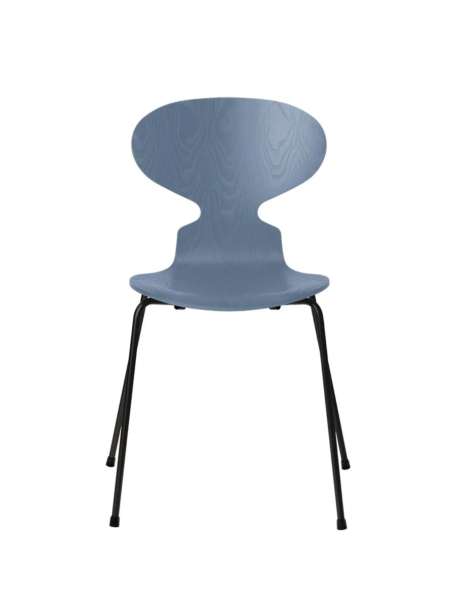 3101 Myren Stol i farvet ask af Arne Jacobsen