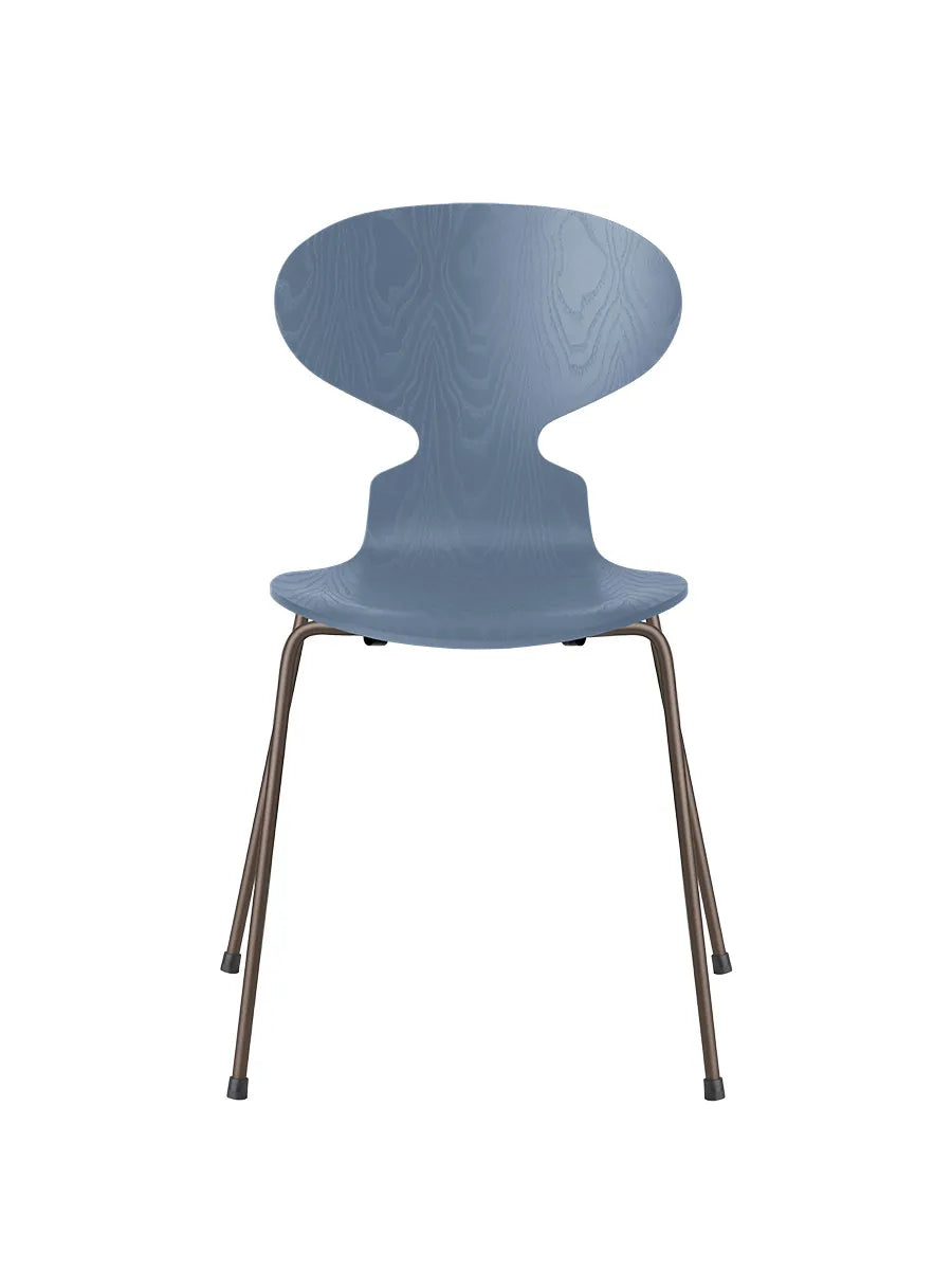 3101 Myren Stol i farvet ask af Arne Jacobsen