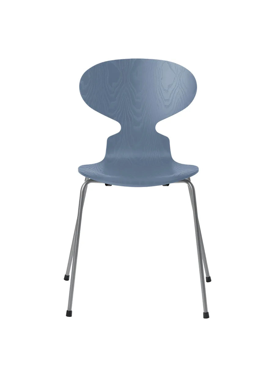 3101 Myren Stol i farvet ask af Arne Jacobsen