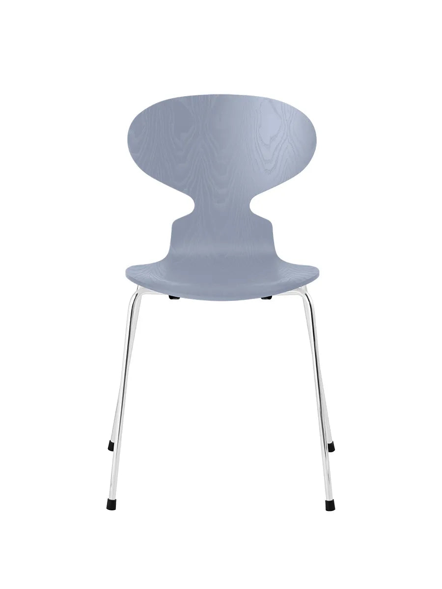 3101 Myren Stol i farvet ask af Arne Jacobsen