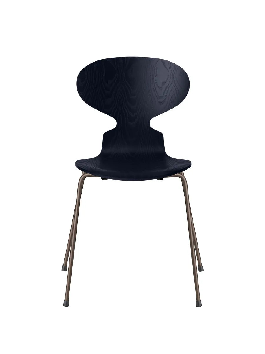 3101 Myren Stol i farvet ask af Arne Jacobsen