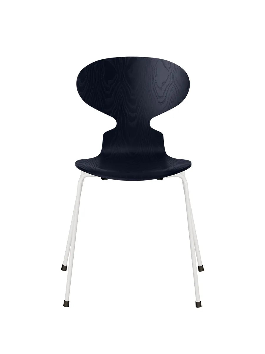 3101 Myren Stol i farvet ask af Arne Jacobsen