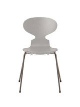 3101 Myren Stol i farvet ask af Arne Jacobsen - Nine Grey / Brown Bronze - Jacobsen Plus
