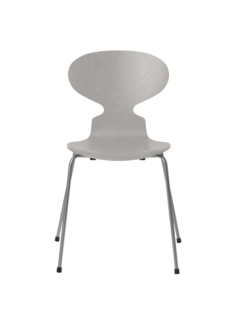 3101 Myren Stol i farvet ask af Arne Jacobsen