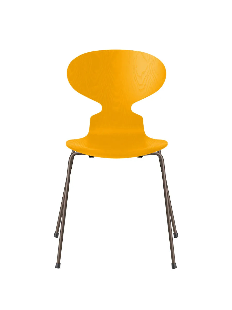 3101 Myren Stol i farvet ask af Arne Jacobsen