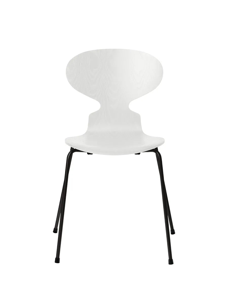 3101 Myren Stol i farvet ask af Arne Jacobsen