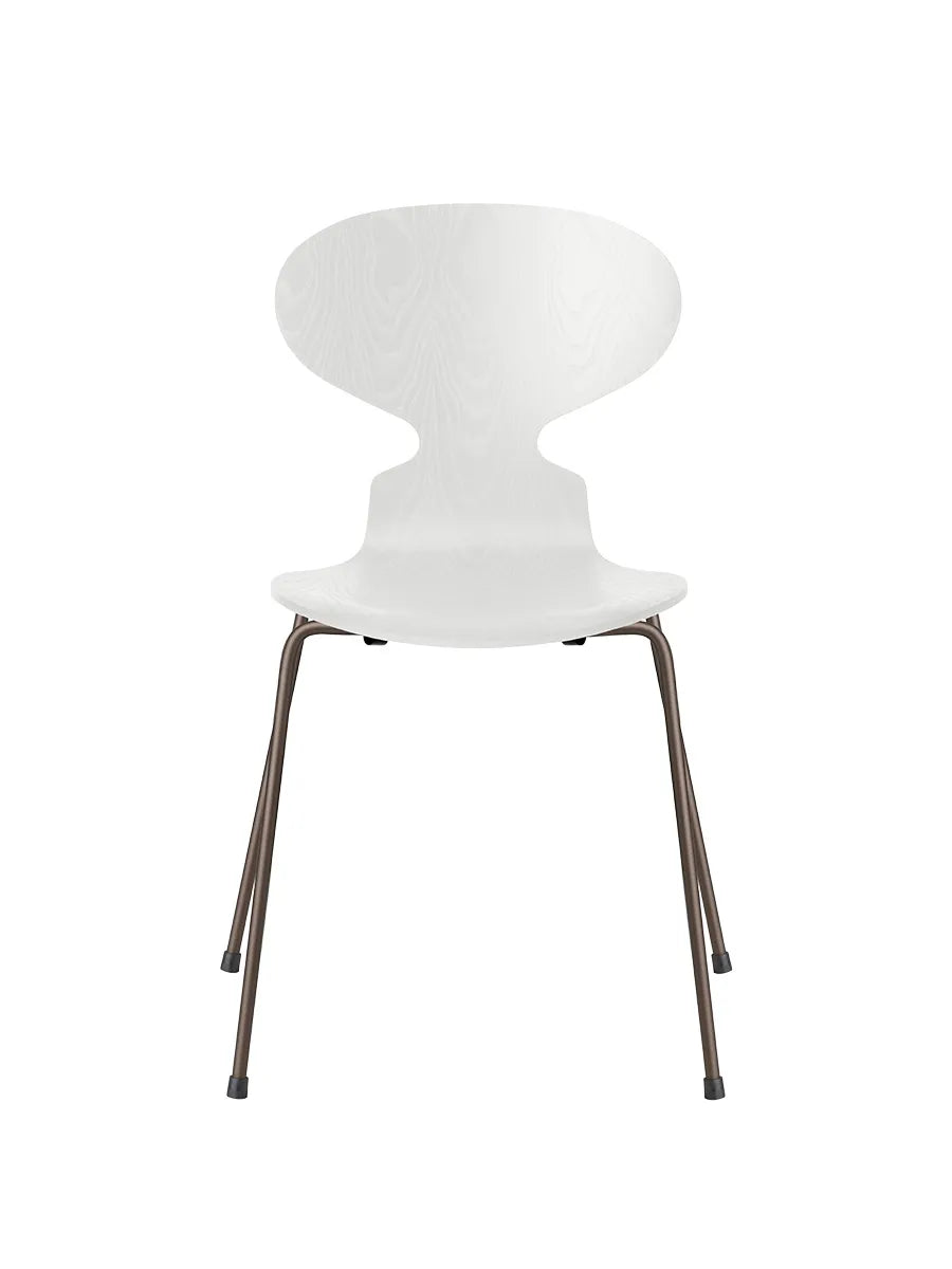3101 Myren Stol i farvet ask af Arne Jacobsen