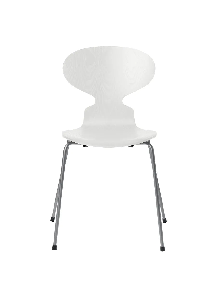 3101 Myren Stol i farvet ask af Arne Jacobsen