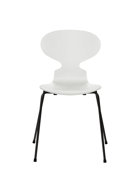 3101 Myren Stuhl lackiert von Arne Jacobsen - Weiß / Schwarz - Jacobsen Plus