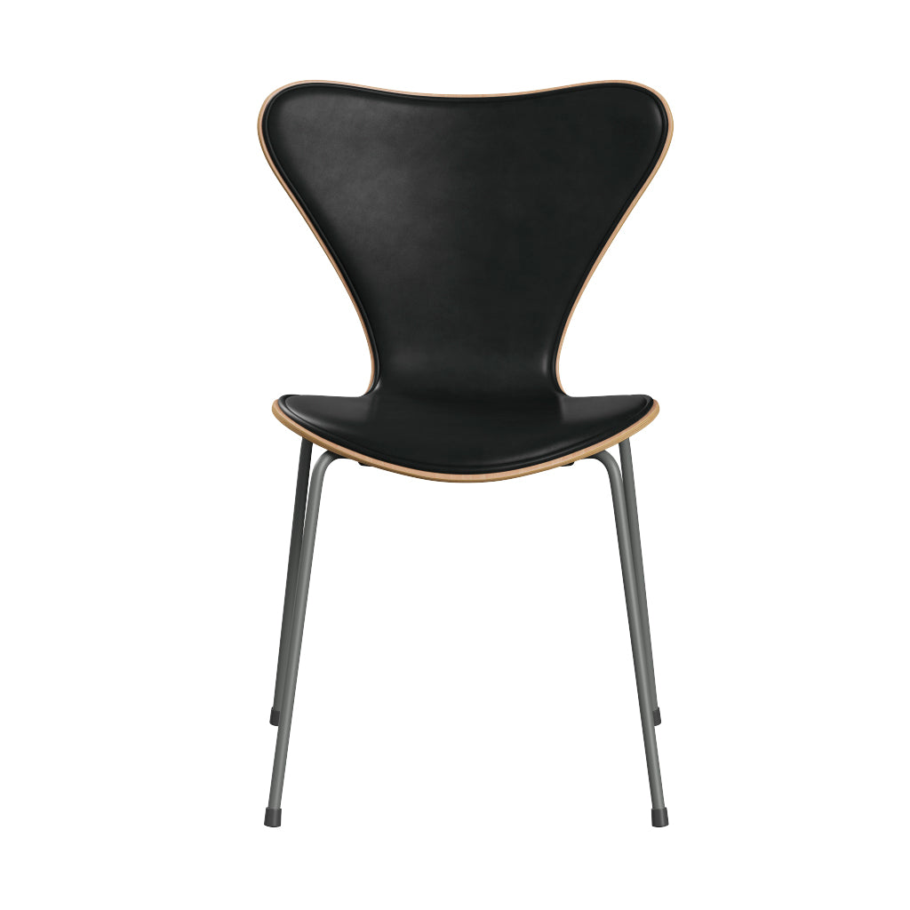 Fritz Hansen - 3107 stol, naturfiner og forsidepolstret i Grace læder - Bøg - Sort læder - Silver Grey stel - Jacobsen Plus