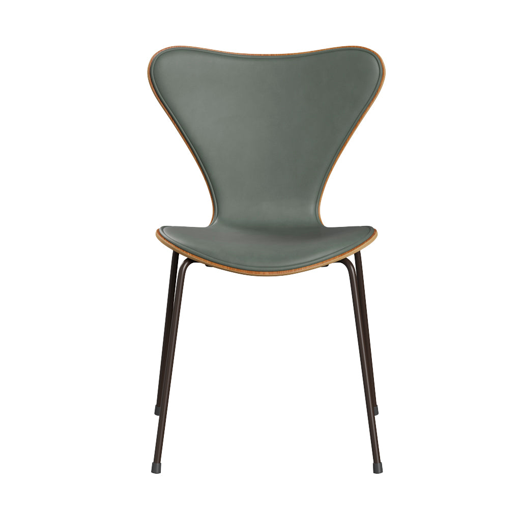 Fritz Hansen - 3107 stol, naturfiner og forsidepolstret i Grace læder - Elm - Concrete Grey læder - Brown Bronze stel - Jacobsen Plus