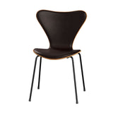 Fritz Hansen - 3107 stol, naturfiner og forsidepolstret i Grace læder - Elm - Mørk brun læder - Sort stel - Jacobsen Plus