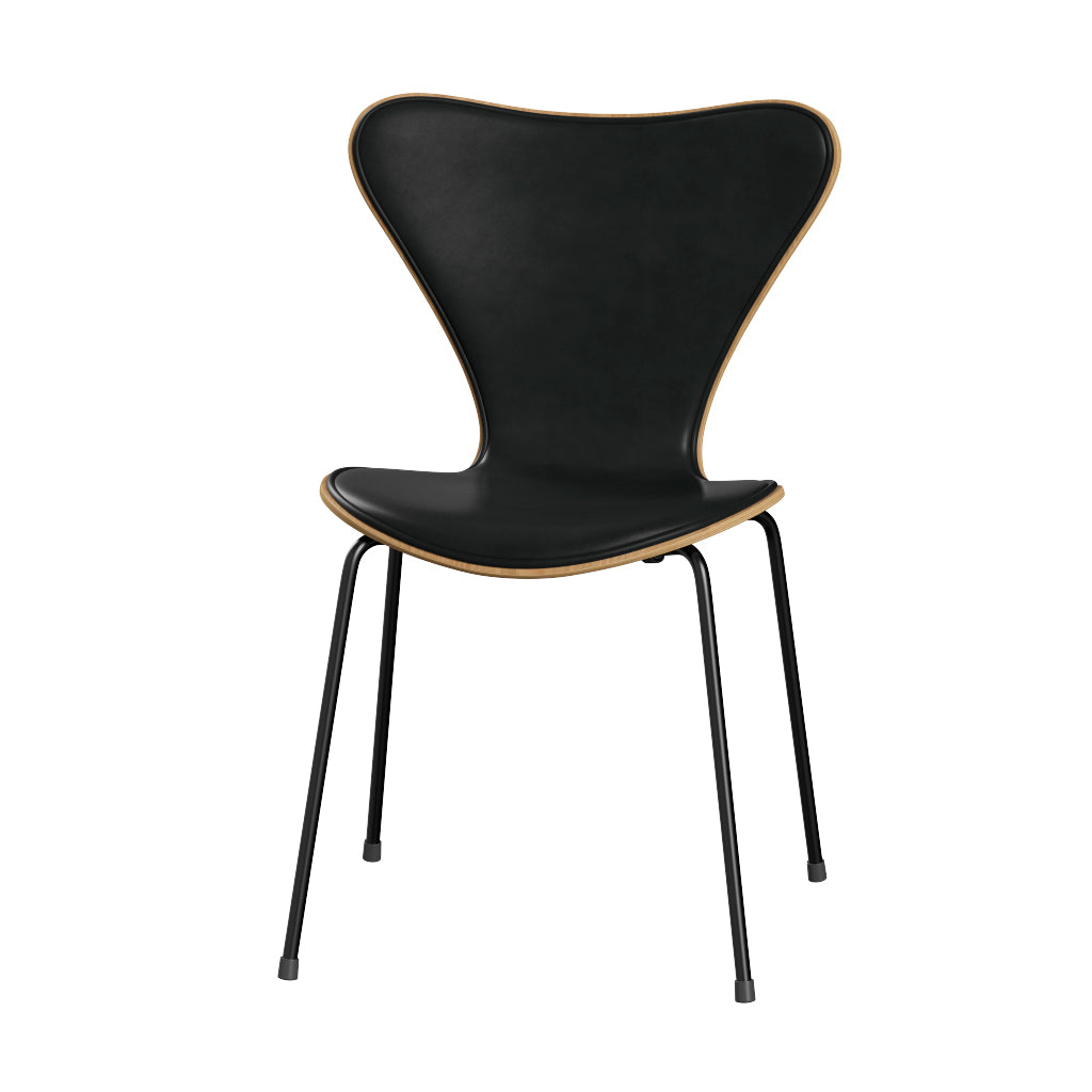 Fritz Hansen - 3107 stol, naturfiner og forsidepolstret i Grace læder - Eg - Sort læder - Sort stel - Jacobsen Plus
