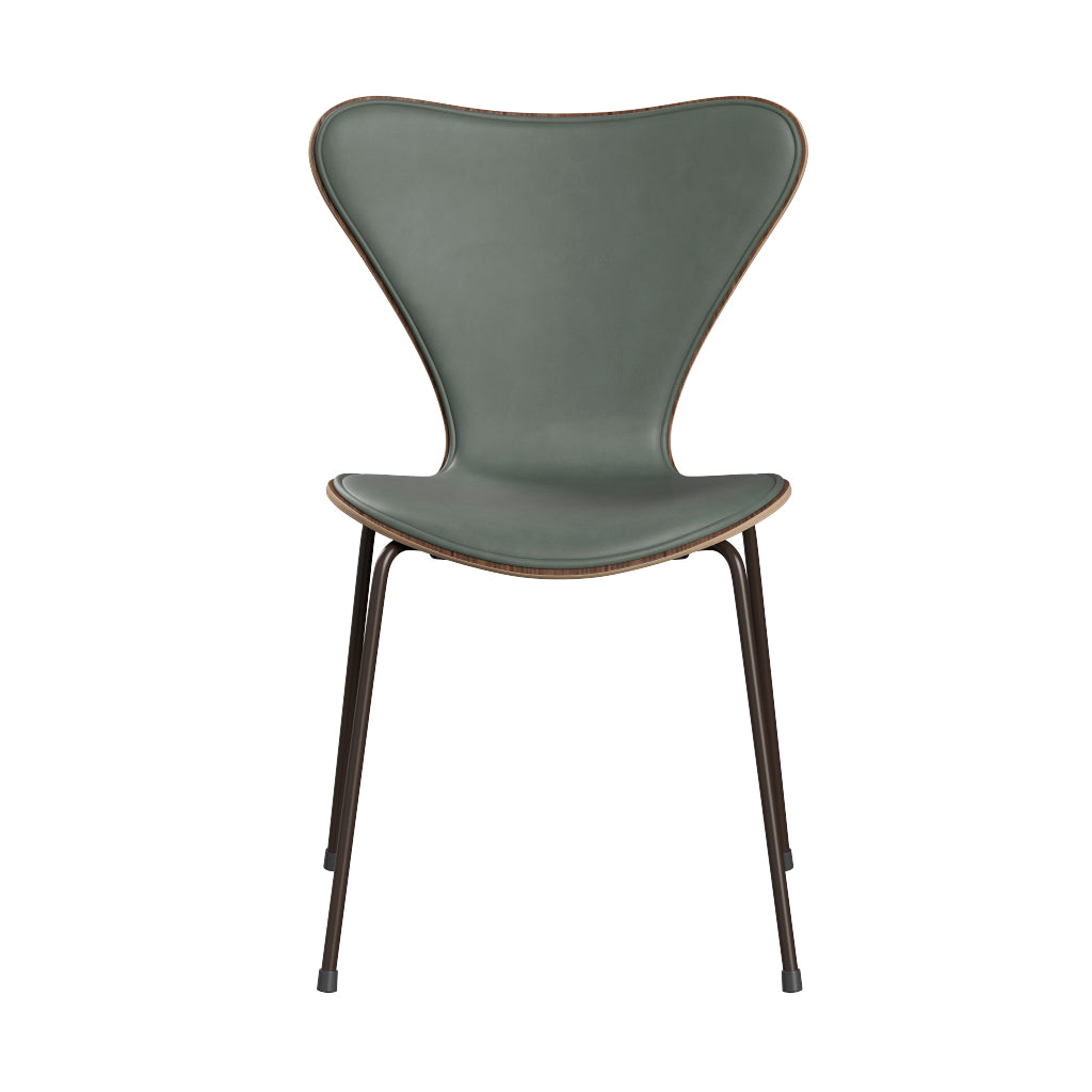Fritz Hansen - 3107 stol, naturfiner og forsidepolstret i Grace læder - Valnød - Concrete Grey læder - Brown Bronze stel - Jacobsen Plus