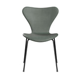 Fritz Hansen - 3107 stol, fuldpolstret i Grace læder - Concrete Grey læder - Black stel - Jacobsen Plus