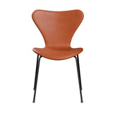 Fritz Hansen - 3107 stol, fuldpolstret i Grace læder - Walnut læder - Black stel - Jacobsen Plus