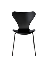 3107 Serie 7 Stuhl lackiert von Arne Jacobsen - Schwarz / Schwarz - Jacobsen Plus