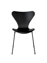 3107 Serie 7 Stuhl lackiert von Arne Jacobsen - Schwarz / Warmer Graphit - Jacobsen Plus