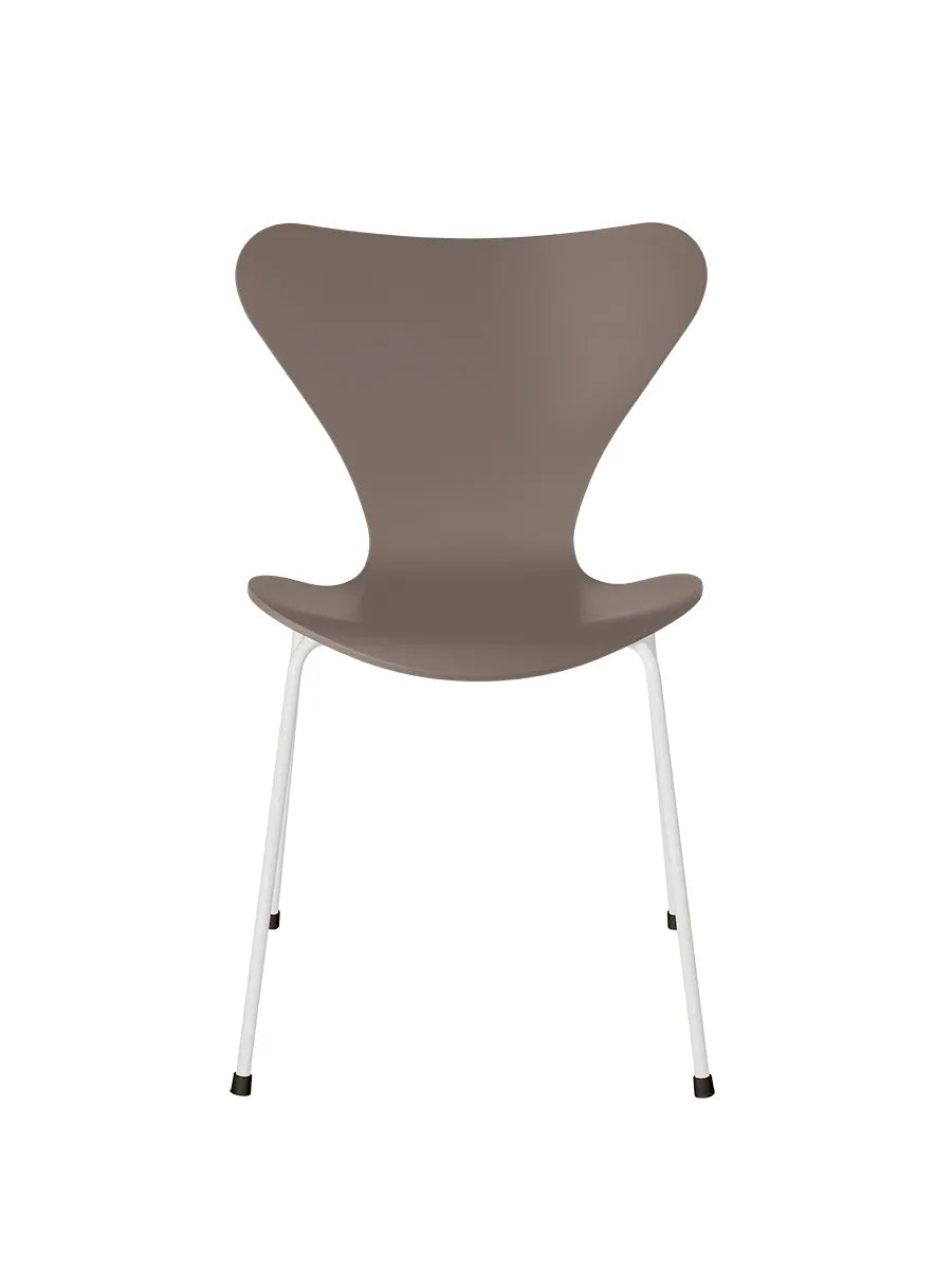 3107 Serie 7 Stuhl lackiert von Arne Jacobsen - Deep Clay / Weiß - Jacobsen Plus
