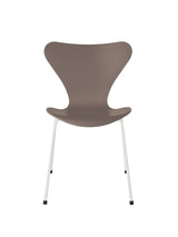 3107 Serie 7 Stuhl lackiert von Arne Jacobsen - Deep Clay / Weiß - Jacobsen Plus