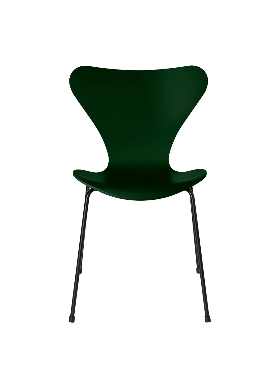 3107 Serie 7 Stuhl lackiert von Arne Jacobsen - Evergreen / Schwarz - Jacobsen Plus