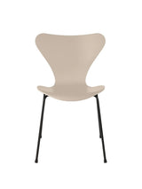 3107 Serie 7 Stuhl lackiert von Arne Jacobsen - Hellbeige / Schwarz - Jacobsen Plus