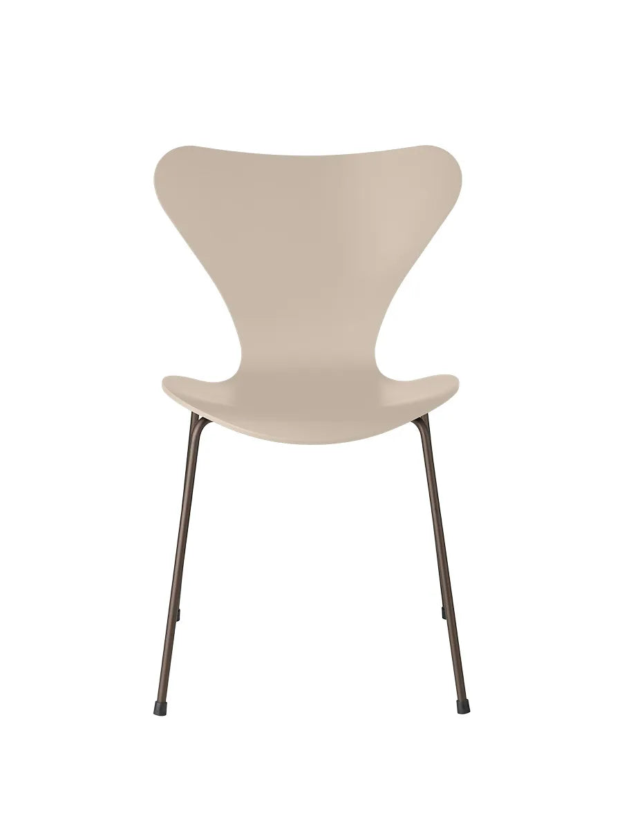 3107 Serie 7 Stuhl lackiert von Arne Jacobsen