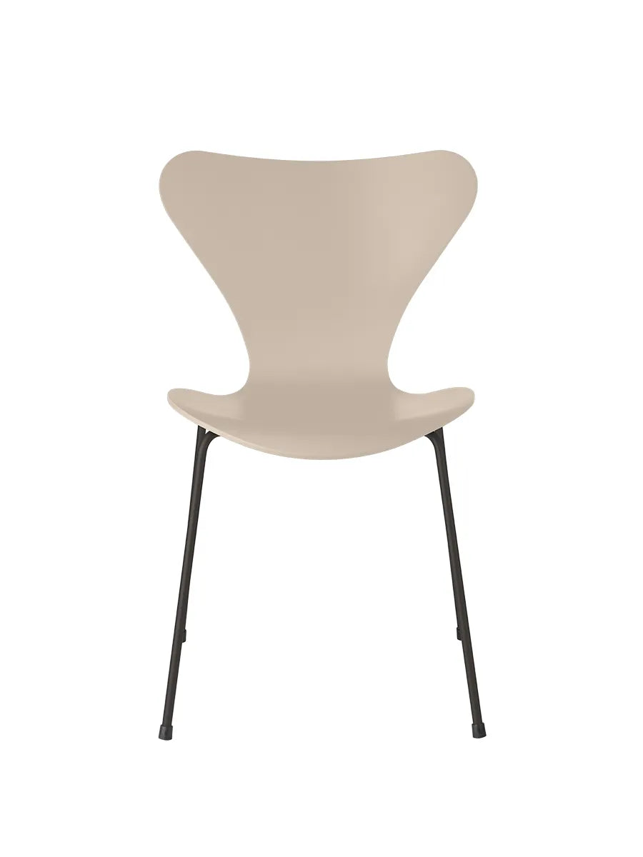 3107 Serie 7 Stuhl lackiert von Arne Jacobsen