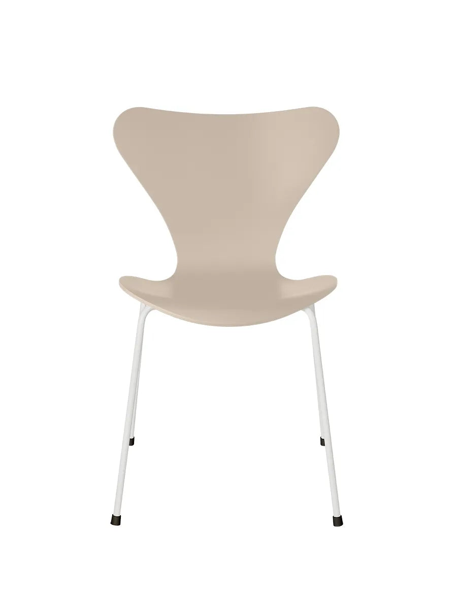 3107 Serie 7 Stuhl lackiert von Arne Jacobsen