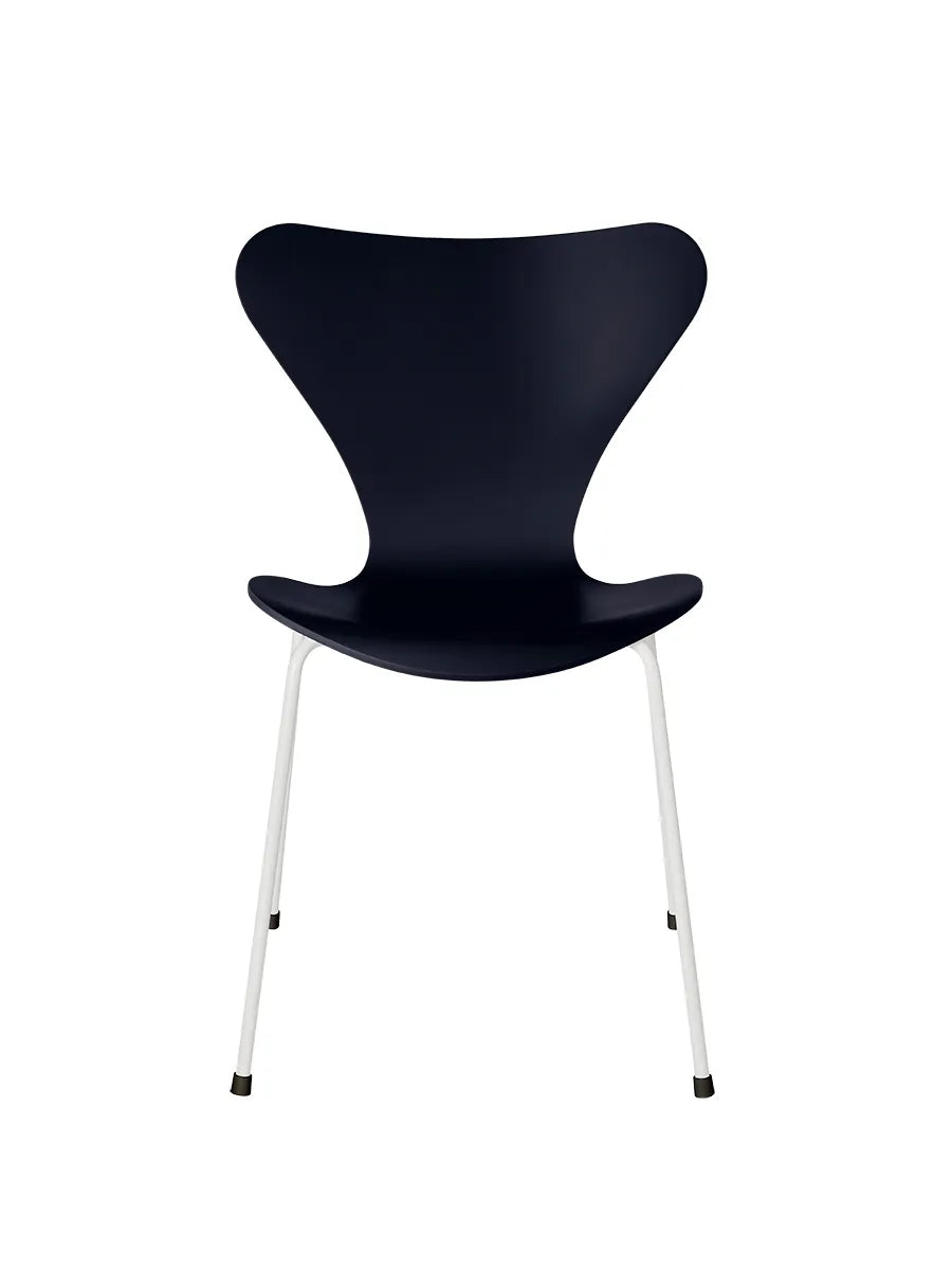 3107 Serie 7 Stuhl lackiert von Arne Jacobsen - Mitternachtsblau / Weiß - Jacobsen Plus