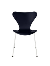 3107 Serie 7 Stuhl lackiert von Arne Jacobsen - Mitternachtsblau / Weiß - Jacobsen Plus