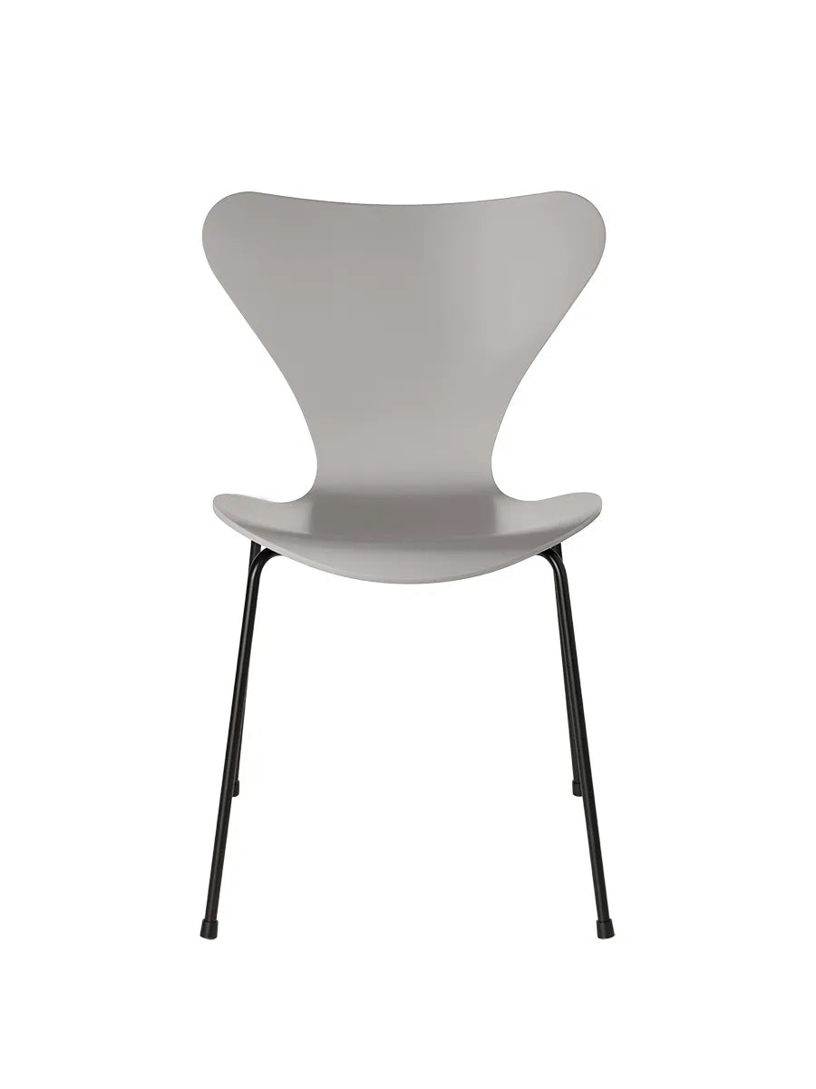 3107 Serie 7 Stuhl lackiert von Arne Jacobsen