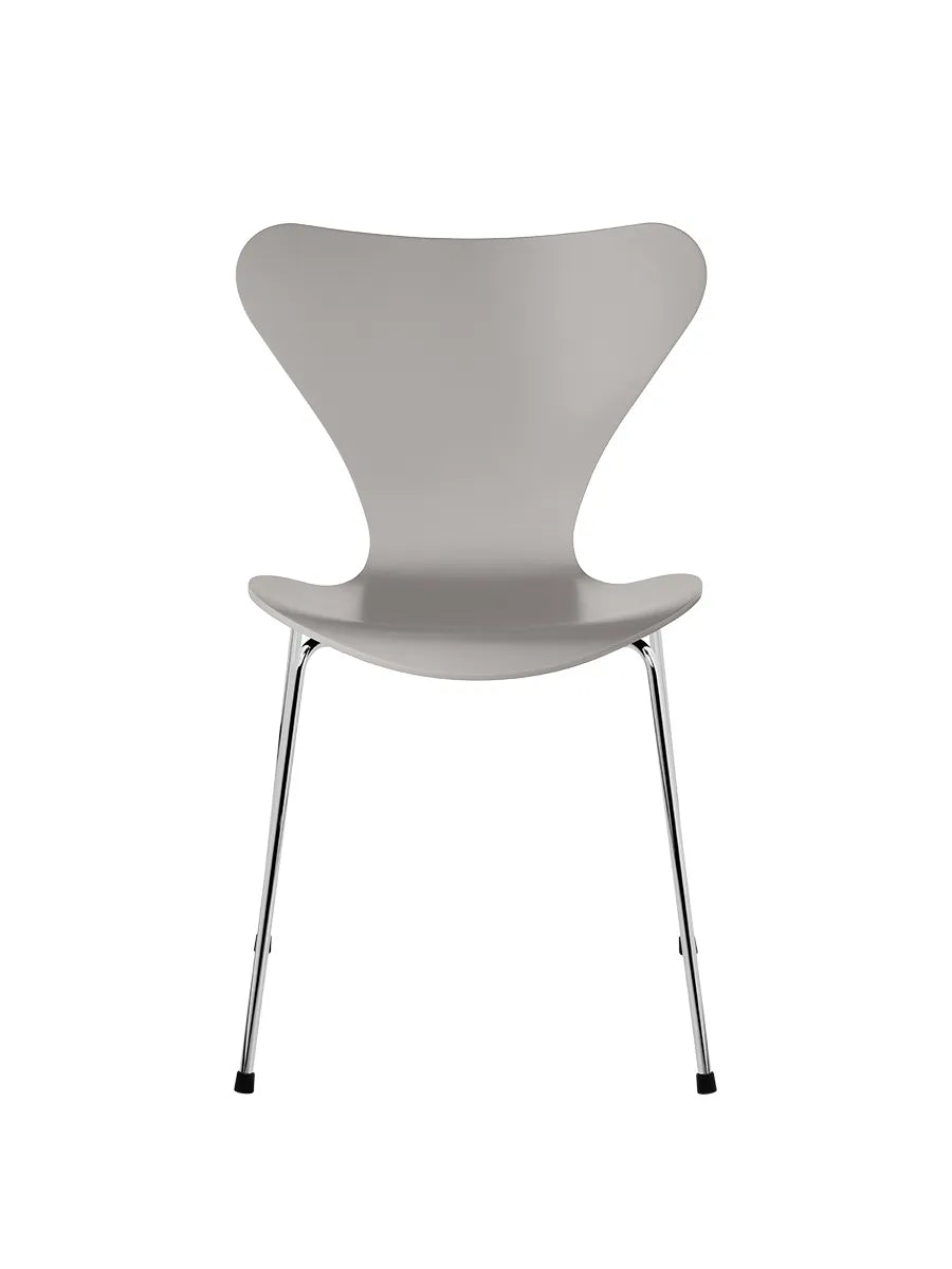 3107 Serie 7 Stuhl lackiert von Arne Jacobsen