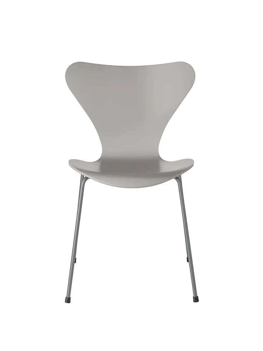 3107 Serie 7 Stuhl lackiert von Arne Jacobsen - Nine Grey / Silver Grey - Jacobsen Plus