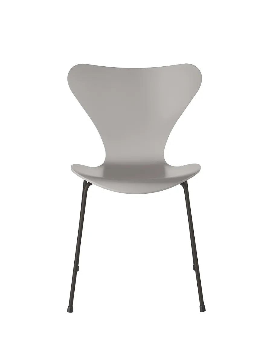 3107 Serie 7 Stuhl lackiert von Arne Jacobsen