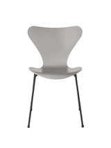 3107 Serie 7 Stuhl lackiert von Arne Jacobsen - Nine Grey / Warmer Graphit - Jacobsen Plus