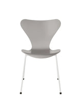 3107 Serie 7 Stuhl lackiert von Arne Jacobsen - Nine Grey / Weiß - Jacobsen Plus