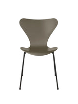 3107 Serie 7 Stuhl lackiert von Arne Jacobsen - Olive Green / Schwarz - Jacobsen Plus