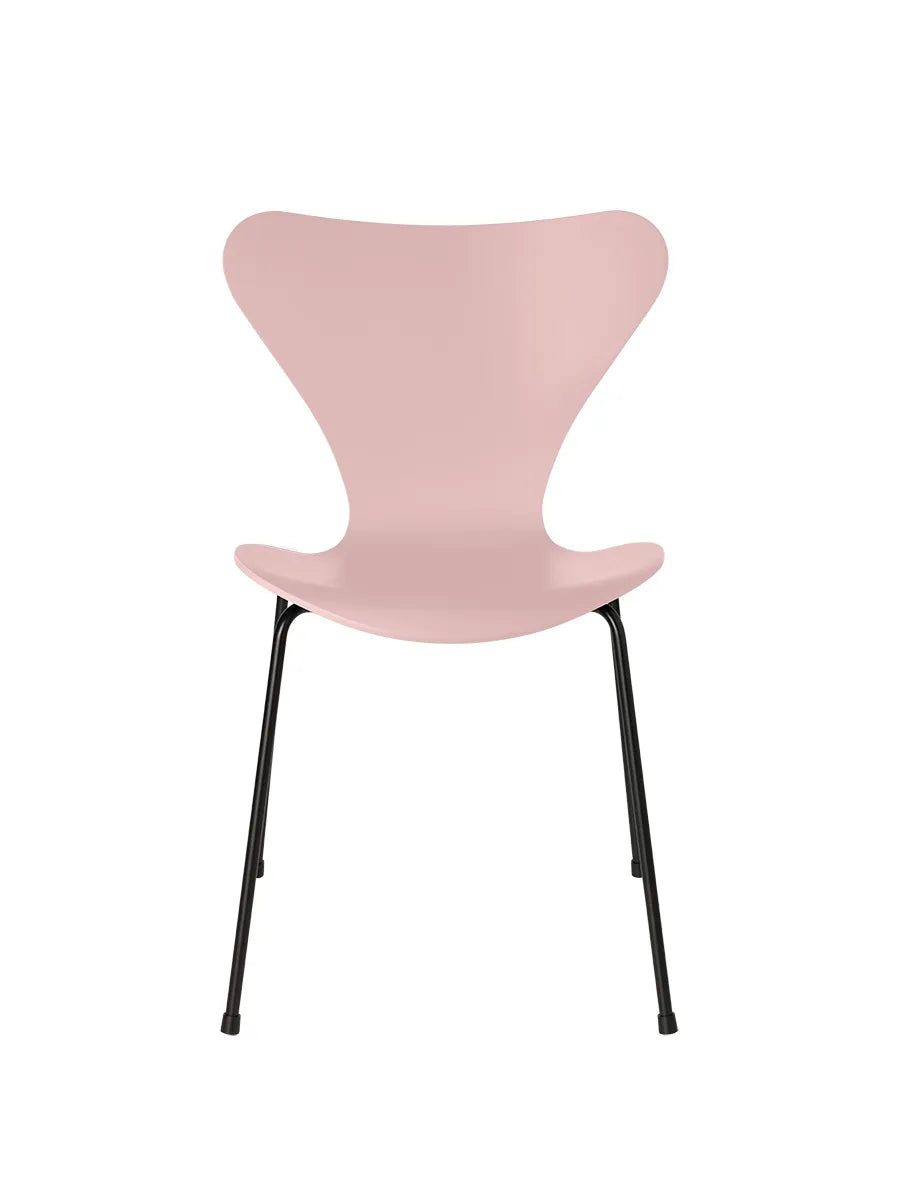 3107 Serie 7 Stuhl lackiert von Arne Jacobsen - Pale Rose / Schwarz - Jacobsen Plus