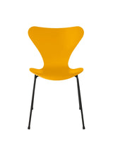 3107 Serie 7 Stuhl lackiert von Arne Jacobsen - True Yellow / Schwarz - Jacobsen Plus